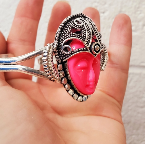 New Carved Agate Goddess Face 925 Silver Cuff Bracelet. - Picture 7 of 8